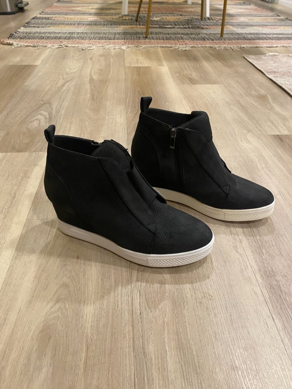Ccocci Black Hidden Wedge Sneaker Booties Size 10 Side Zip Athleisure Comfort - Picture 10 of 11